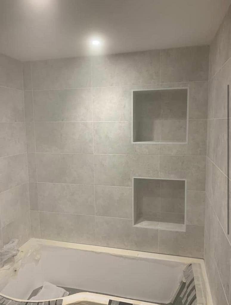 Large-format tiled bathroom walls with shelf niches