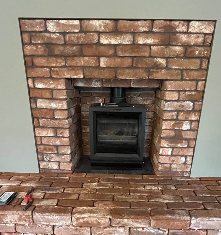 Brick-slip log burner surround
